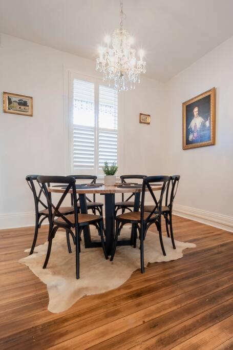 Historic Beauty In The Cbd! Parking And Wifi Apartment Launceston Exterior foto