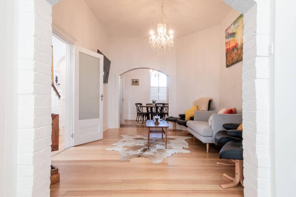 Historic Beauty In The Cbd! Parking And Wifi Apartment Launceston Exterior foto